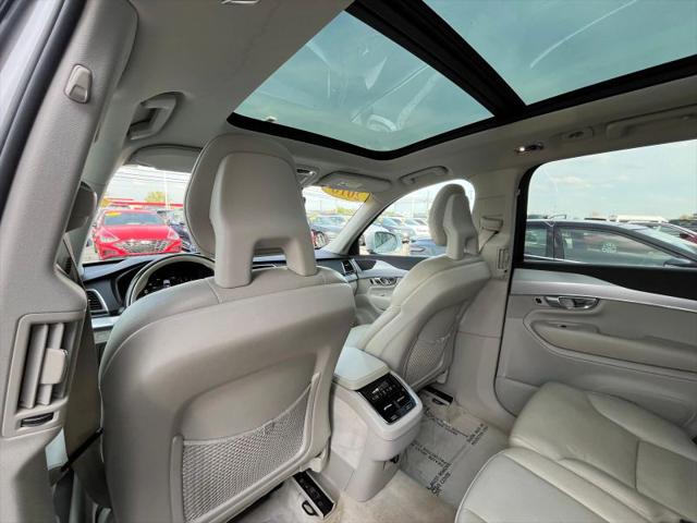 2016 Volvo XC90 T6 Momentum