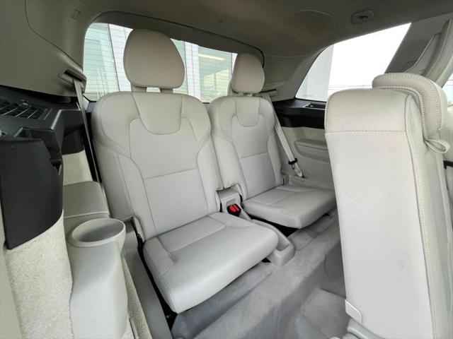 2016 Volvo XC90 T6 Momentum