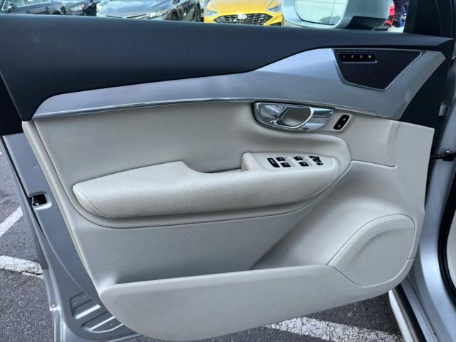 2016 Volvo XC90 T6 Momentum