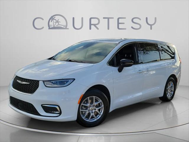 2025 Chrysler Pacifica Select for sale in Tampa, FL