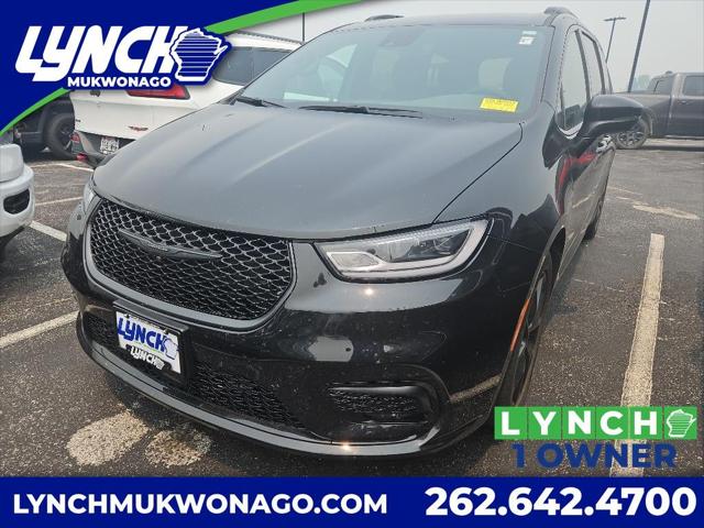 2023 Chrysler Pacifica Touring L for sale in Mukwonago, WI