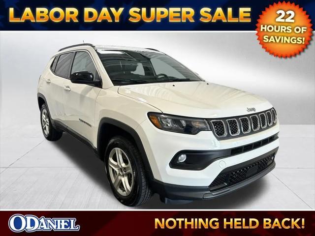 2023 Jeep Compass Latitude 4x4 for sale in Fort Wayne, IN