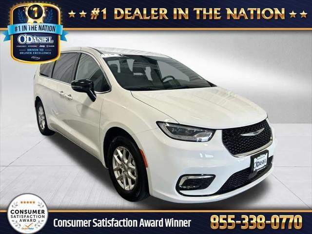 2025 Chrysler Pacifica Select for sale in Fort Wayne, IN
