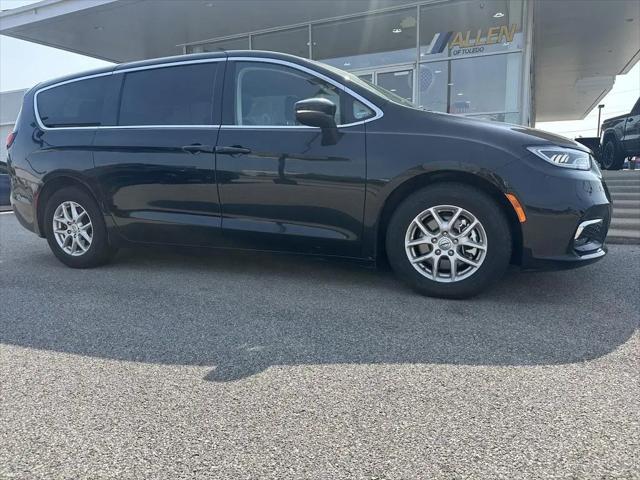 2023 Chrysler Pacifica Touring L for sale in Toledo, OH
