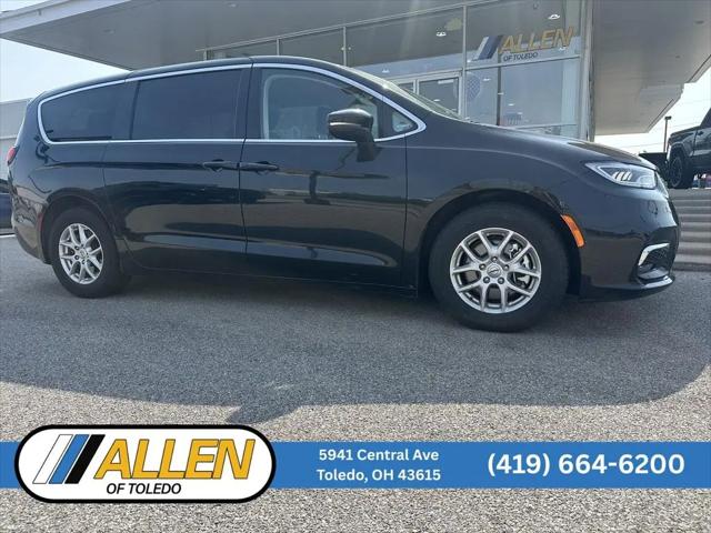 2023 Chrysler Pacifica Touring L for sale in Toledo, OH