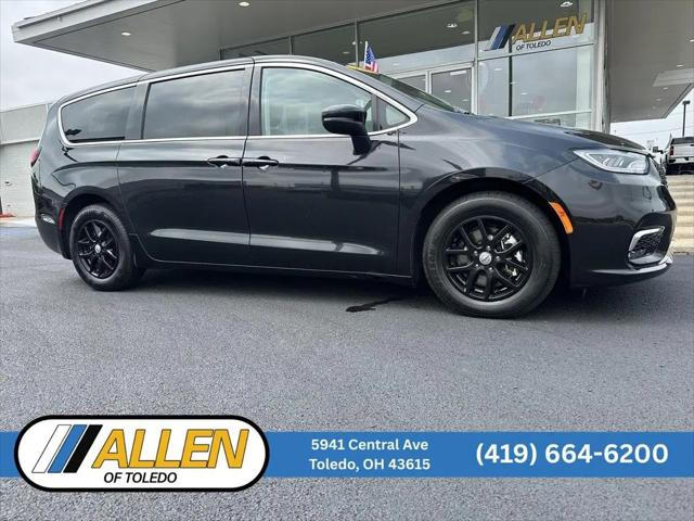 2023 Chrysler Pacifica Touring L for sale in Toledo, OH