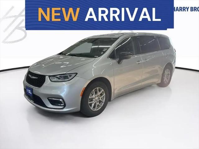 2024 Chrysler Pacifica Touring L for sale in FARIBAULT, MN