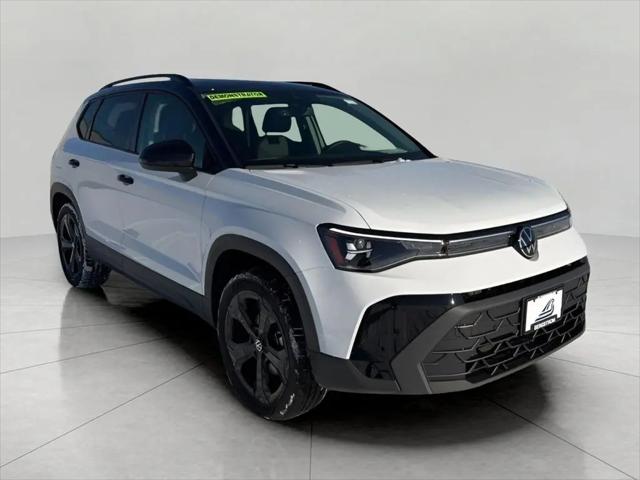 2025 Volkswagen Taos 1.5T SE Black for sale in Green Bay, WI