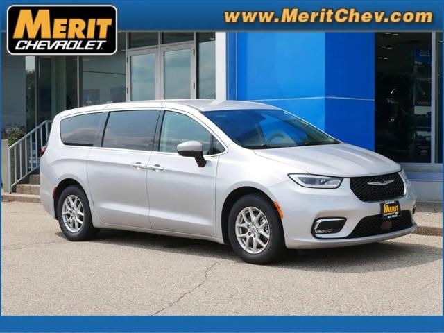2023 Chrysler Pacifica Touring L for sale in Saint Paul, MN