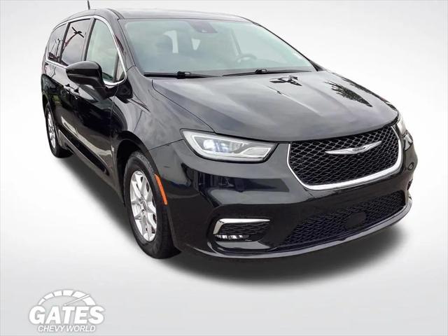 2023 Chrysler Pacifica Touring L for sale in Elkhart, IN