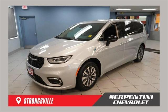 2024 Chrysler Pacifica Hybrid Select for sale in Strongsville, OH
