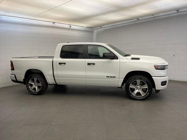 2026 RAM Ram 1500 RAM 1500 EXPRESS CREW CAB 4X2 57 BOX