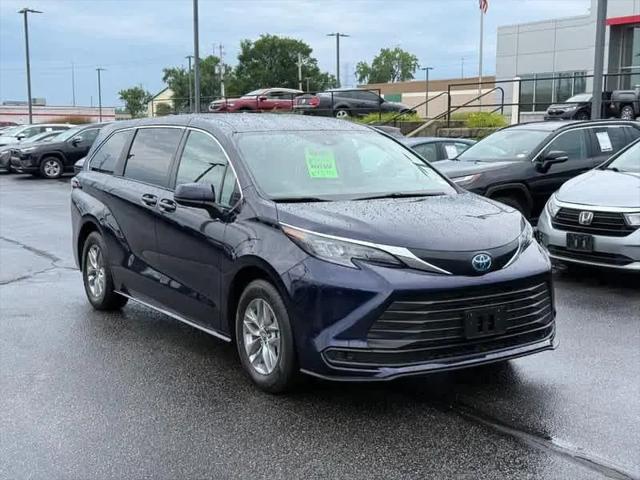 2025 Toyota Sienna LE for sale in Indianapolis, IN