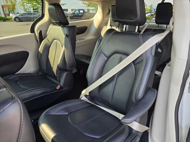 2024 Chrysler Pacifica Hybrid Select