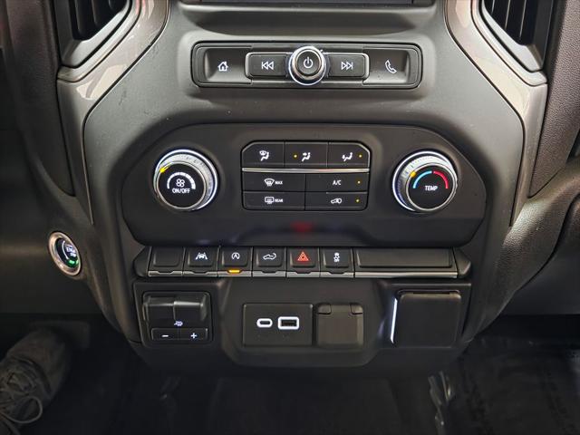 2023 Chevrolet Silverado 1500 4WD Crew Cab Standard Bed Custom