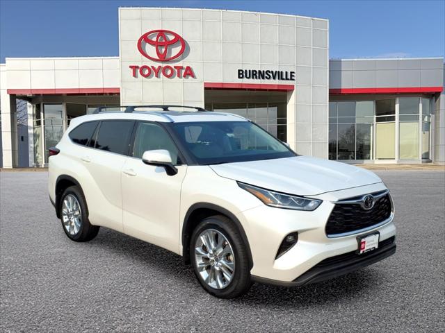 2023 Toyota Highlander Limited for sale in Burnsville, MN