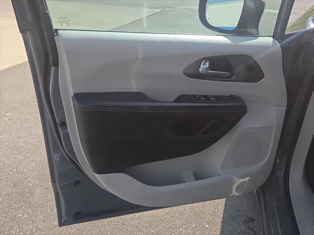 Used 2023 Chrysler Pacifica Touring L For Sale in Jackson, MI