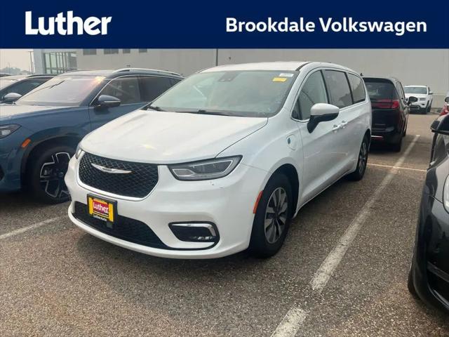 2023 Chrysler Pacifica Hybrid Touring L for sale in Minneapolis, MN