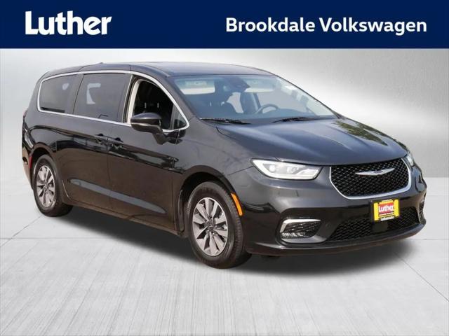 2023 Chrysler Pacifica Hybrid Touring L for sale in Minneapolis, MN