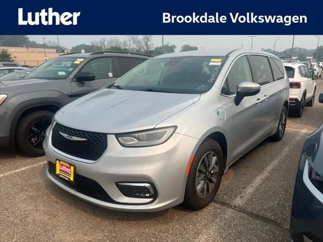 2023 Chrysler Pacifica Hybrid Touring L for sale in Minneapolis, MN