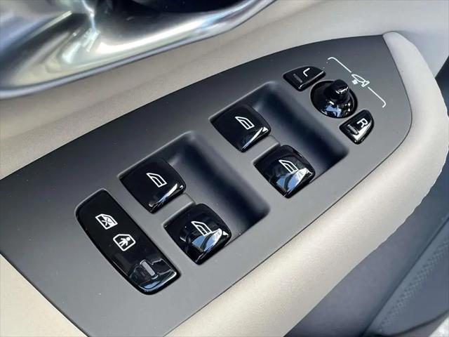 2026 Volvo XC90 Plus, B6 AWD Gas mild hybrid, Gasoline, Bright, 7 Seats