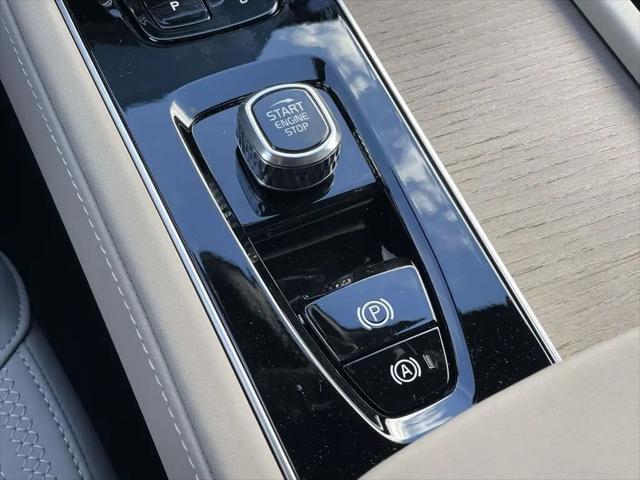 2026 Volvo XC90 Plus, B6 AWD Gas mild hybrid, Gasoline, Bright, 7 Seats