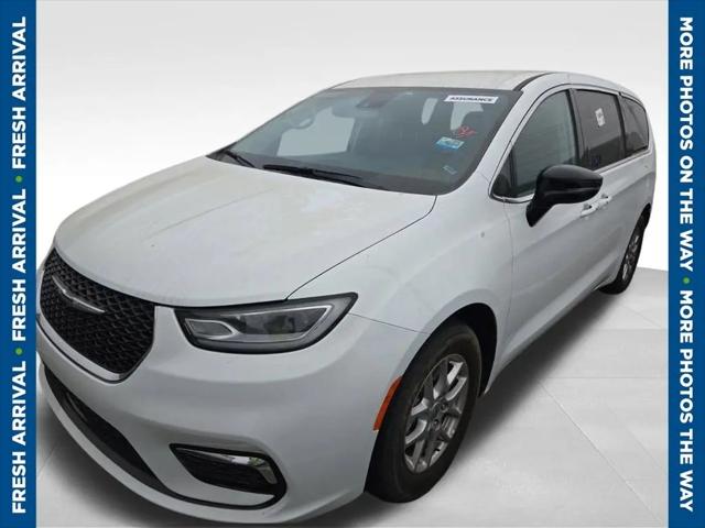 2024 Chrysler Pacifica Touring L for sale in Dubuque, IA