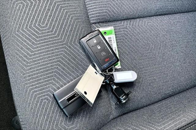 2026 Jeep Cherokee Laredo 4x4