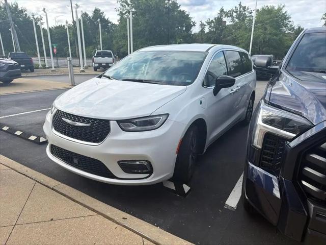2024 Chrysler Pacifica Hybrid Select for sale in Akron, OH