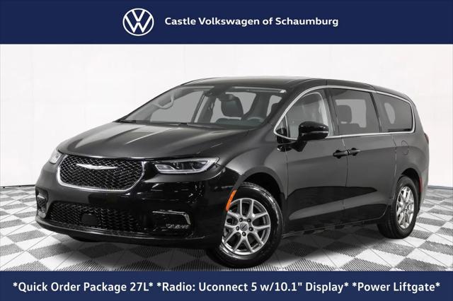 2024 Chrysler Pacifica Touring L for sale in Schaumburg, IL
