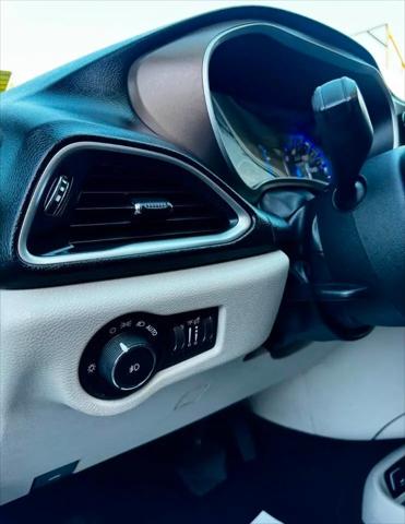 2017 Chrysler Pacifica Touring-L
