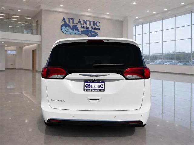 2017 Chrysler Pacifica Touring-L