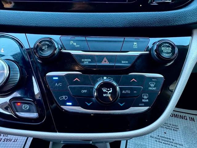 2017 Chrysler Pacifica Touring-L