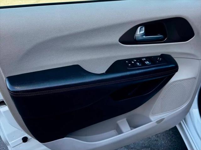 2017 Chrysler Pacifica Touring-L