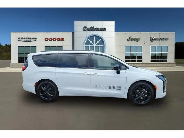 2027 Chrysler Pacifica Select