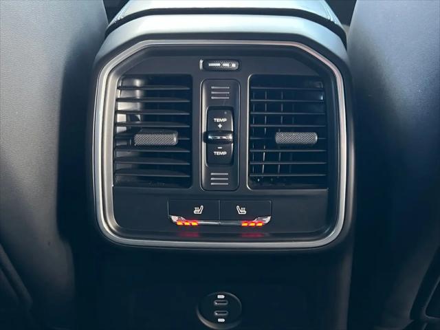 2022 Porsche Macan Macan