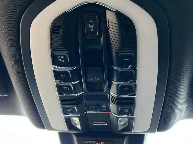 2022 Porsche Macan Macan