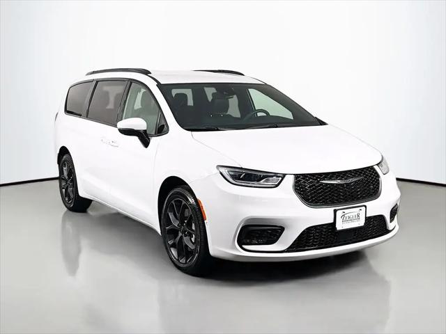 2023 Chrysler Pacifica Touring L AWD for sale in Schaumburg, IL
