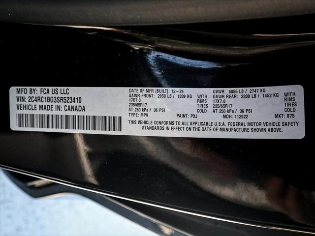 2025 Chrysler Pacifica Select