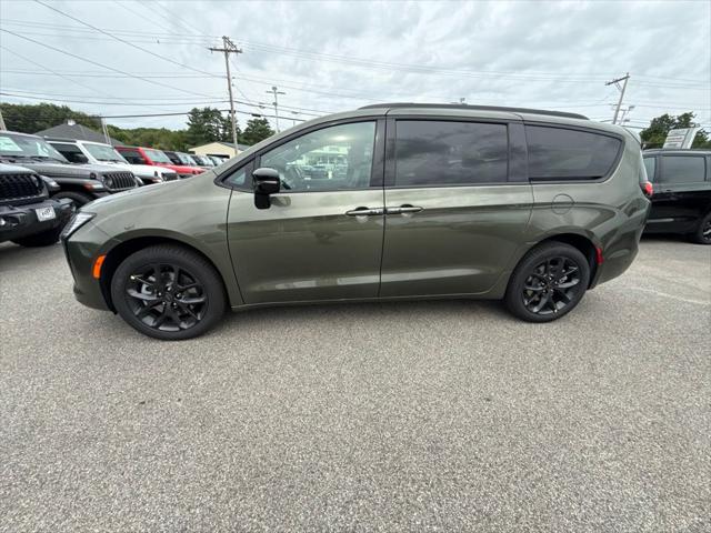 2027 Chrysler Pacifica Limited