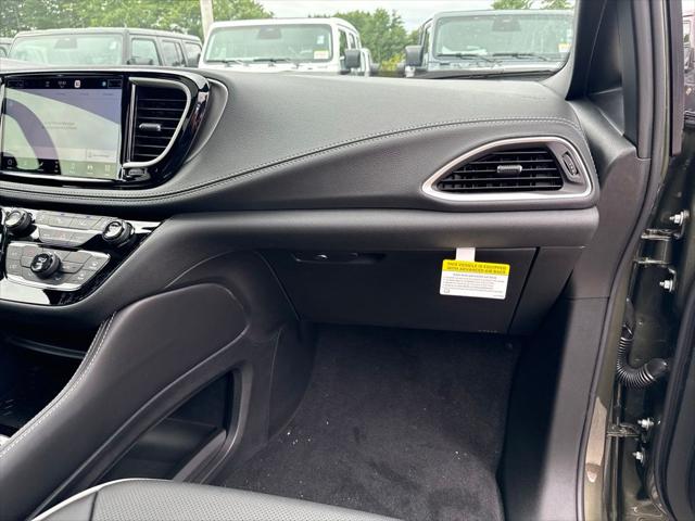 2027 Chrysler Pacifica Limited