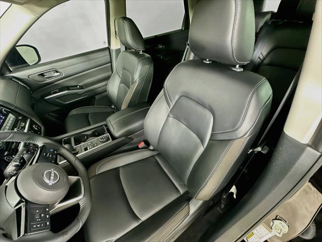 2023 Nissan Pathfinder SL 4WD