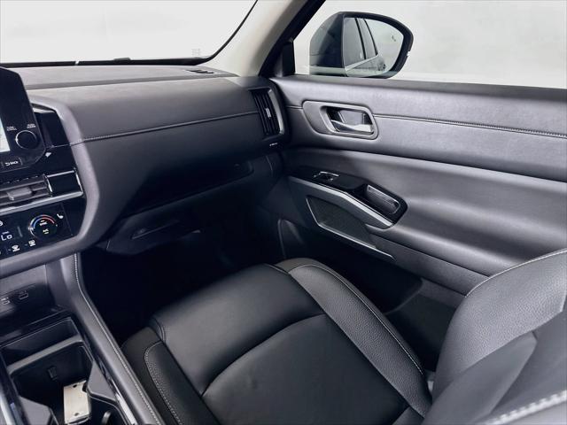 2023 Nissan Pathfinder SL 4WD