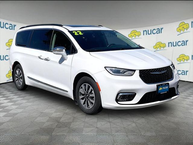 2022 Chrysler Pacifica Hybrid Limited for sale in Norwood, MA