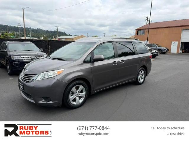 2017 Toyota Sienna LE 8 Passenger for sale in Happy Valley, OR