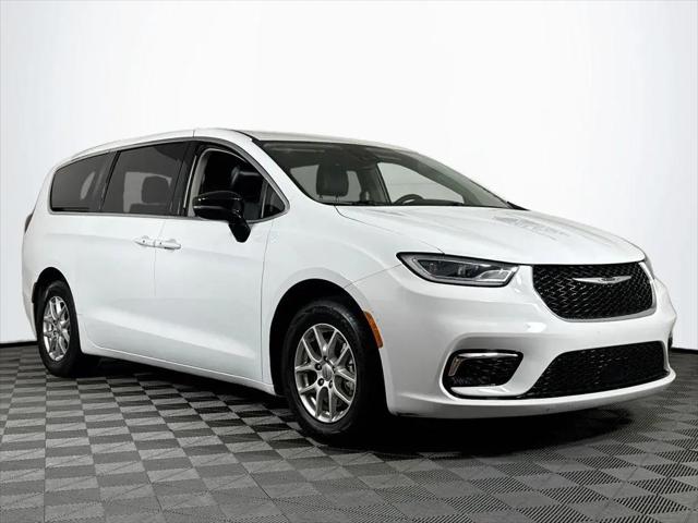 2024 Chrysler Pacifica Touring L for sale in Leesburg, VA