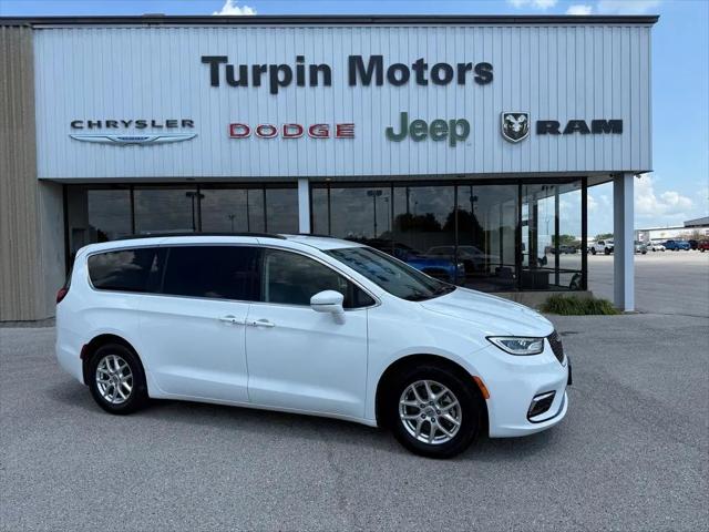 2022 Chrysler Pacifica Touring L for sale in Geneseo, IL