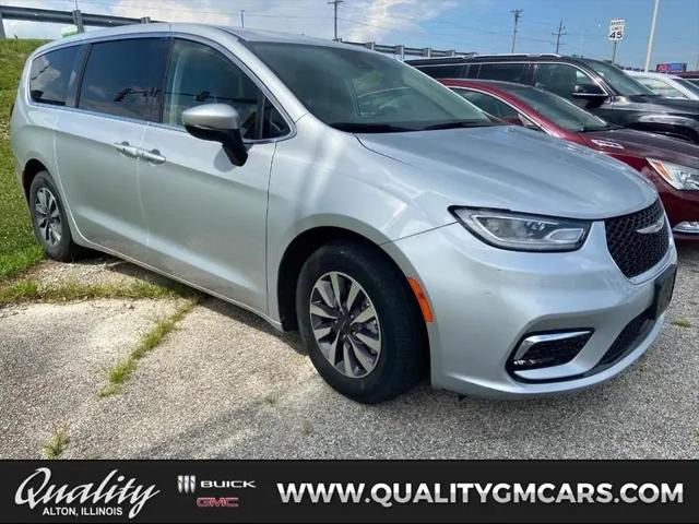 2023 Chrysler Pacifica Hybrid Touring L for sale in Alton, IL
