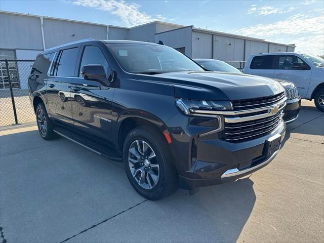 2023 Chevrolet Suburban 4WD LT for sale in Waukee, IA