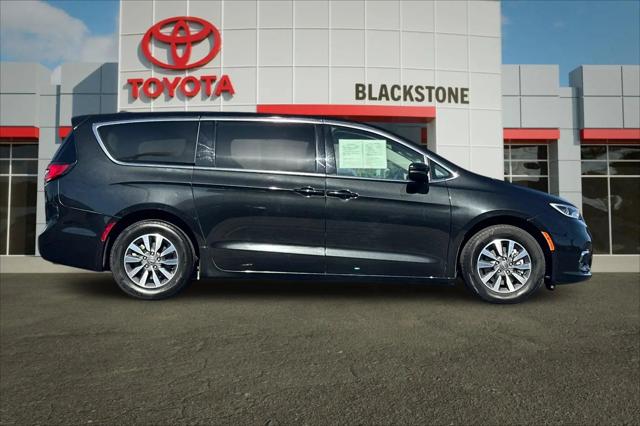2023 Chrysler Pacifica Hybrid Touring L